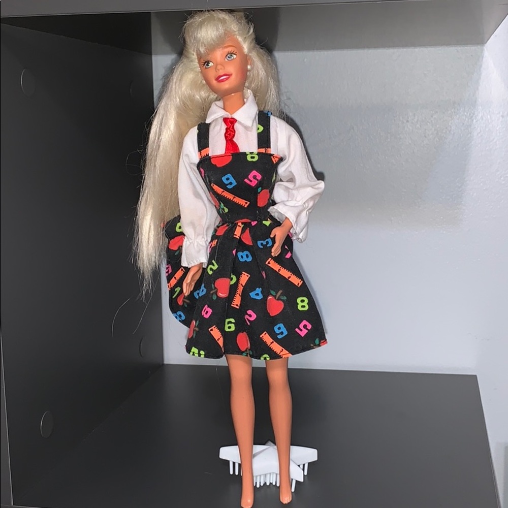 1995 Mattel Teacher Barbie
Dress Blonde